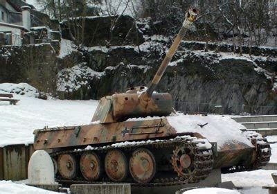 During the von rundstedt attack, the germans abandoned many vehicles along the road. Panther Tank Houffalize - Houffalize - TracesOfWar.nl