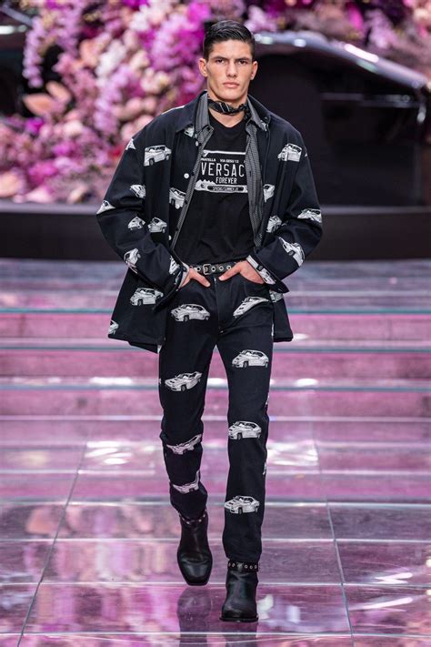 Versace Ss20 Mens Runway Fashion Style Male Model In 2020 Men