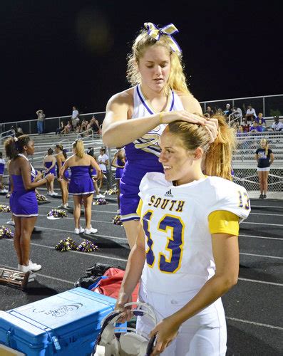 Girl Is Pioneer At Quarterback For Florida High School The New York Times
