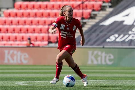 Isabel Hodgson Signs Two Year Deal With Reds Adelaide United