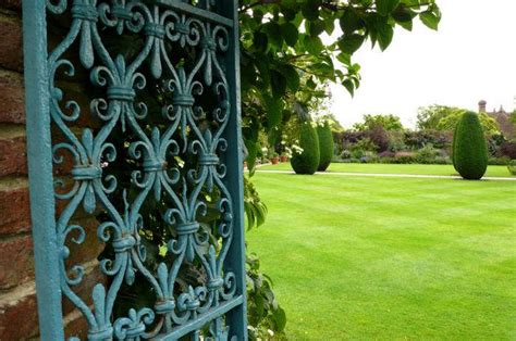 House gate design iron garden gates craftsman front doors iron gate design gate design iron doors iron wrought iron gates (aka: Paint Colors for Iron Gates and Fences: Gardenista