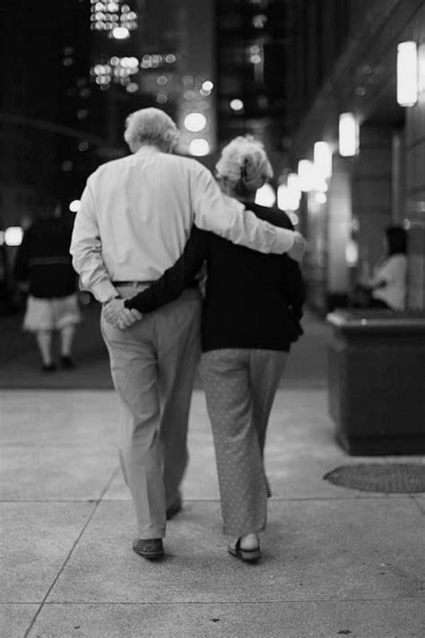 Forever Shared By ♪ ֆօռɢɮɨʀɖ ♪ On We Heart It Old Couples Cute Old Couples Couples In Love