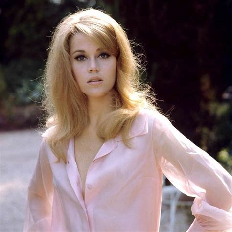 35 Stunning Photos That Defined Fashion Styles Of Jane Fonda In The