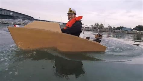 The Smallest Motor Boat In The World Canvids