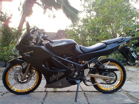 Dijual cepat ninja kawasaki 150 rr orisinil warna hijau special edition tahun seri motor sport kawasaki ninja meleat meninggalkan seri motor sport keluaran honda maupun yamaha. modifikasi ninja rr velg jari-jari hijau 2014 Images