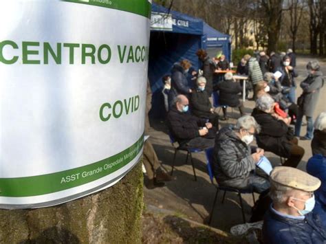 Le fasce in teoria ora abilitate sono: Vaccino Covid, in Lombardia le liste dei riservisti per ...