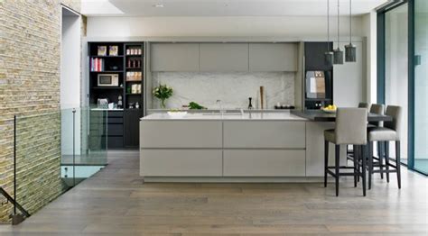 Cocinas cjr es un estudio de diseño y calidad, especializados en cocinas en león. Ten una elegante cocina en blanco y gris