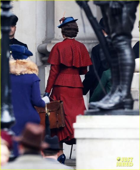 emily blunt begins filming mary poppins returns in london see the set pics photo 3869908