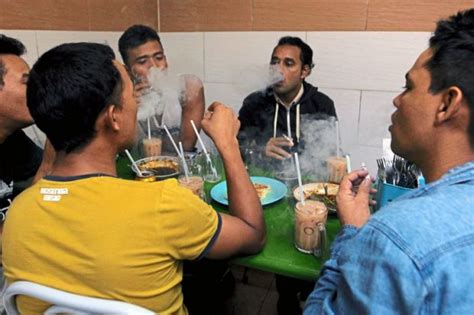 Tarian zapin merupakan tarian yang terkenal di negeri johor. Stres Dengan Perokok 'Tak Makan Saman'. Ini Cara Buat ...