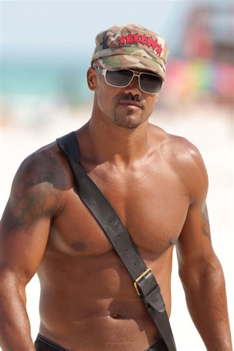 Morning Swexy Shemar Moore Hits The Beach Again The Young Black And Fabulous®