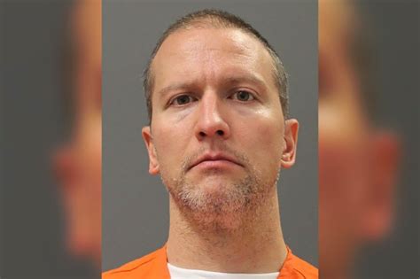 Floyd took himself to the ground while handcuffed at 8:19 p.m., according to the charging document. US$1m bail for George Floyd killer cop - NewZimbabwe.com