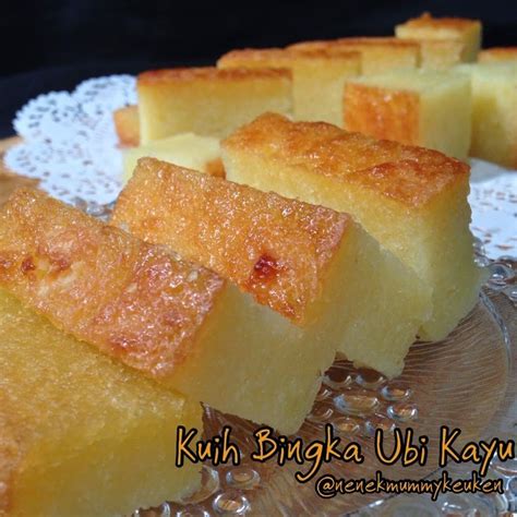 Remove from oven and immediately grate quick melt cheese over cassava cake and cool. Kuih Bingka Ubi Kayu..Cassava Cake | NenekMummy Keuken in ...