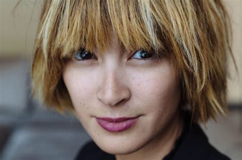 To use henna to dye your hair: Hair Coloring 101: How To Use Toner | Beautylish