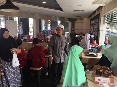 Bangi jalan 6c/7 (bank islam) jalan 6c/16 seksyen 16 (maybank) jalan 8/1, seksyen 8 (affinbank) kompleks diamond, bangi business park, bandar baru kota bahru jalan kebun sultan (public bank) jalan pintu pong (bsn) bangunan yakin, jalan raja perempuan zainab ii, kubang kerian. SEKOLAH RENDAH ISLAM TOK KENALI: JAMUAN MERAIKAN MURID ...