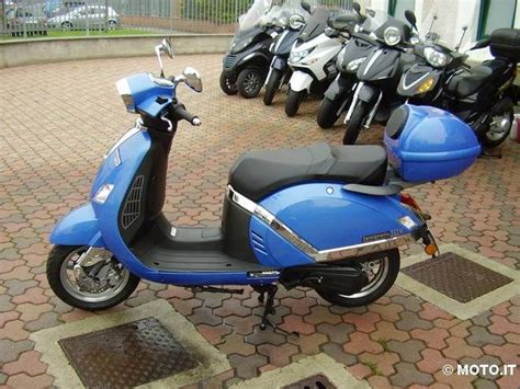 Lambretta 50cc Scooter Motorbike Moped Boxed Unregistered With Back Box New