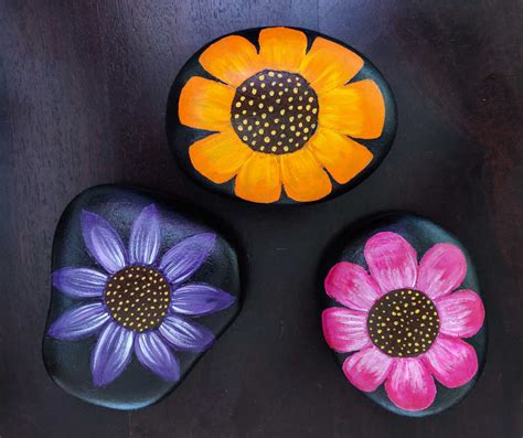 Hand Painted Flower Pebbles Set Of 3 Imagicart