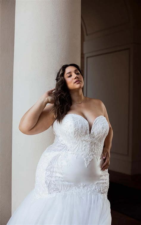 Sexy Plus Size Fit And Flare Wedding Dress With Plunging Neckline