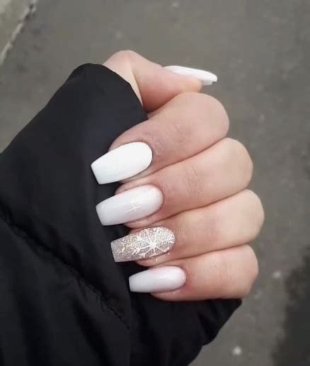 25 Stunning White Christmas Nails Youll Love The Blushing Bliss