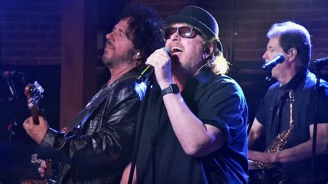 Toto Announce Multi Format Live Release With A Little Help From My