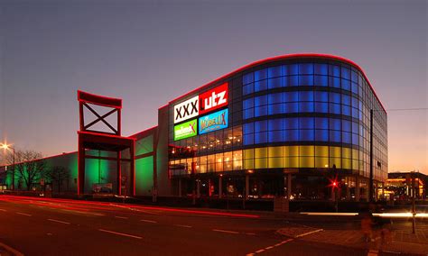 Im laufe der jahre entwickelte sich der produktionsbetrieb und vertrieb für handwerkskunst zu einem stetig. XXXLutz | FeelHome
