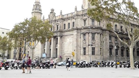 Conseguiu uma passagem gratuita e as provisões vieram através da esmola. Plaça d'Antonio López, Barcelona, Spain - YouTube