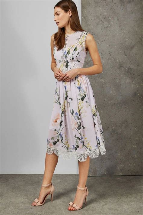 30 Summer Wedding Guest Dresses Picked By Our Editors Beach Wedding Guest Dress Wedding