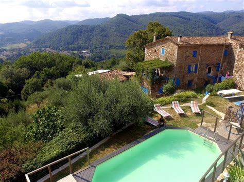 | meaning, pronunciation, translations and examples. Gites avec piscine dans les Cévennes. Vue panoramique ...