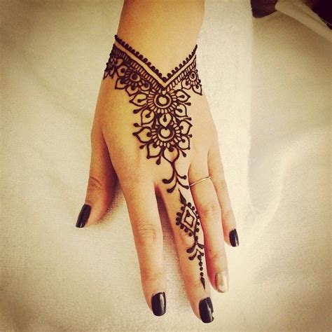 Henna Hand Designs لاينز