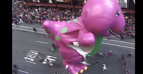 Watch Barney Float Gets Torn Apart At Macy S Thanksgiving Day Parade
