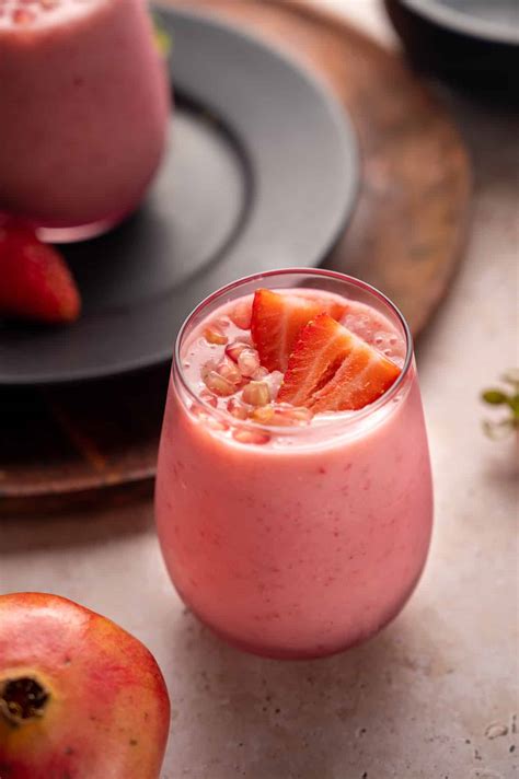 Healthy Pomegranate Smoothie Recipe With Strawberries Raepublic