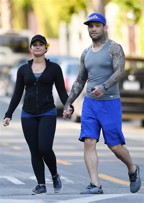 Demi lovato has gone public with her new boyfriend luke rockhold. Demi Lovato Hike With Her Boyfriend Guilherme "Bomba ...
