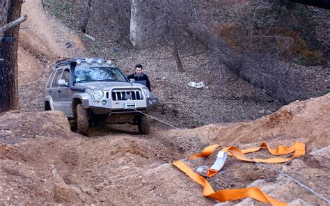 If you get tired, you will start looking down and your timing will become imprecise. Off-Road 4x4 Adventures tours in Greece - Winching Techniques