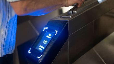 The omny readers currently accept payment via contactless credit card or mobile wallet applications like apple pay. NYC subway's tap-based fare system OMNY rolls out to 16 stations Friday | amNewYork