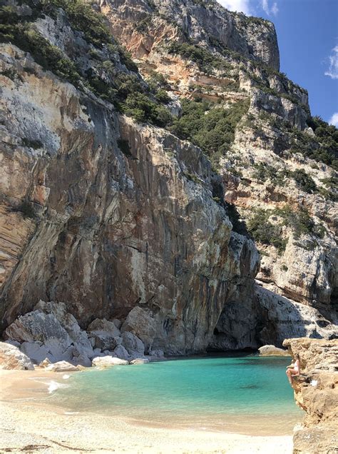 A ilha da sardenha no mar mediterrâneo é uma antiga ilha de itália habitada por diversos povos que a principal praia de cagliari é a praia del poetto, uma das mais longas praias da ilha, famosa. Quais são as melhores praias na Sardenha Onde ficar na ...