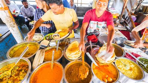 Indian Street Food Of Your Dreams In Kolkata India Enter Curry Heaven Best Street Food In