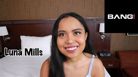 Luna Mills Puts Her Legs To Work Youtube