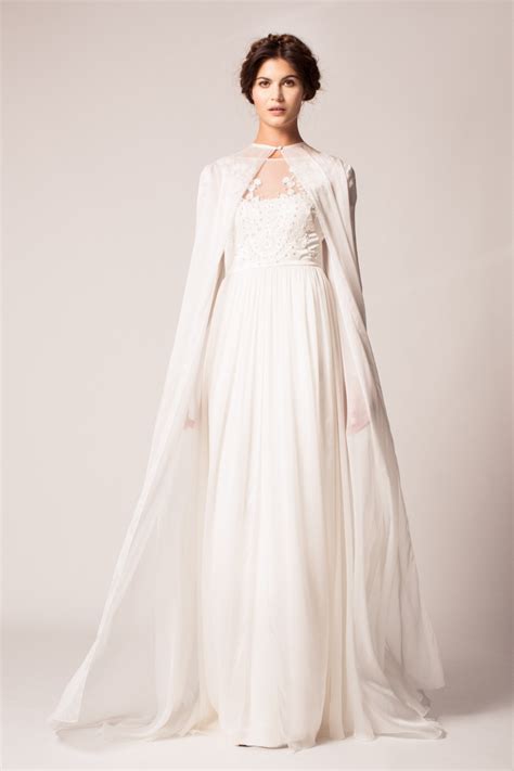 May 28, 2021 · grande trug ein eng anliegendes, weißes hochzeitskleid von modeschöpferin vera wang, dalton einen schwarzen anzug von tom ford. Top 10 Bridal Trends for 2015 - Chic Vintage Brides : Chic ...
