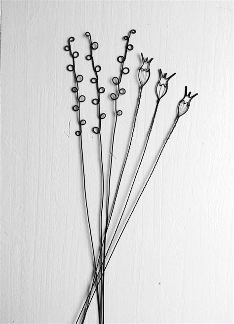 Pin By Edna Shalev On Paper Flowers In 2020 Wire Sculpture Floral
