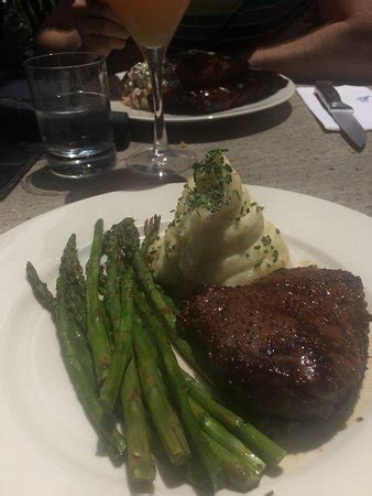 Located in the middle of toronto's internationally renowned financial district, this location has quickly become. Earl's Kitchen & Bar, Toronto - 150 King St W Suite 100 ...