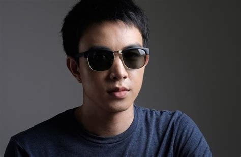 Nah, dengan panduan lengkap tentang cara memilih kacamata pria yang sesuai dengan bentuk wajahmu, kamu pun nggak bakal salah beli, guys! 7 Kacamata Keren Pria, Ketahui Jenisnya Agar Mudah Mencocokan dengan Bentuk Wajah | merdeka.com