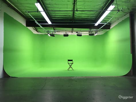82 3 Wall Pre Lit Green Screen Cyc Studio Rent This Location On Giggster