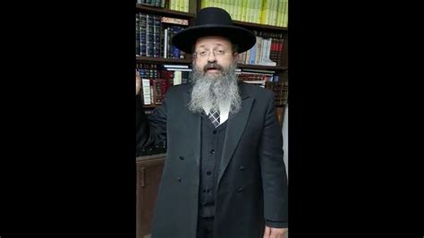 הוא נין אחות הרב יוסף חיים, בעל בן איש חי ונינו של הרב יהודה פתיה. הרב המקובל יצחק בצרי - אבי מורי שליט"א יהיה כנס כולם לבוא ...