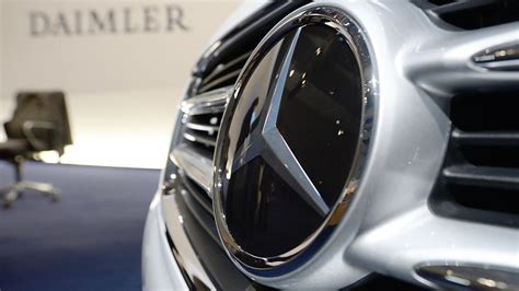 Gr Nes Licht Von Beh Rde Daimler Beginnt Mit Software Updates N Tv De