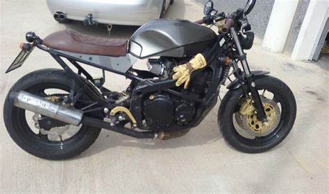 No sólo me gustan las bases guarras, pero es que me parecen de gran mérito. Pin by Lion's Den Barber Lounge on Cafe-Racer ...