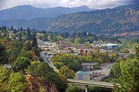 Best Small Cities In Oregon F