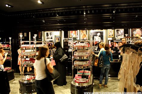 Informasi tentang film secret zoo judul : Undercover Lingerista - Lingerie blog: Victoria's Secret ...