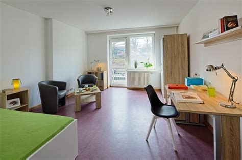 Günstiger wohnraum in hamburg ist knapp, mit ein wenig geduld und glück lassen sich aber trotzdem die passenden vier wände finden. Modernes Studenten-/Azubi-Appartement HH/Farmsen/Nähe U ...