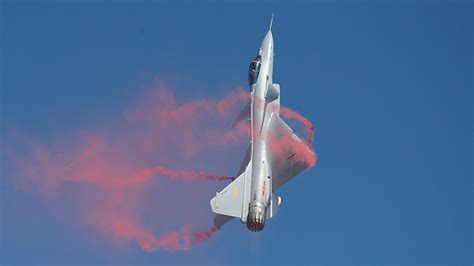 The use of limited measures is assumed to reduce the aircraft's radar visibility. China int'l Air Show: J10, J20 fighter jets wow audience ...
