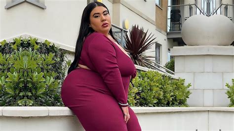 curvy and plus size model liss biography wiki age height weight figure career and erofound