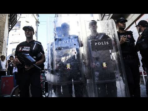 Turkey Police Clash With Gay Pride Activists In Istanbul Youtube